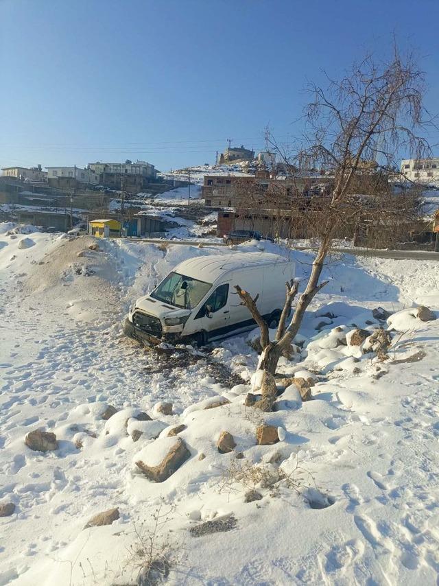 Gerc&uuml;ş&rsquo;te minib&uuml;s şarampole devrildi: 3 yaralı 2