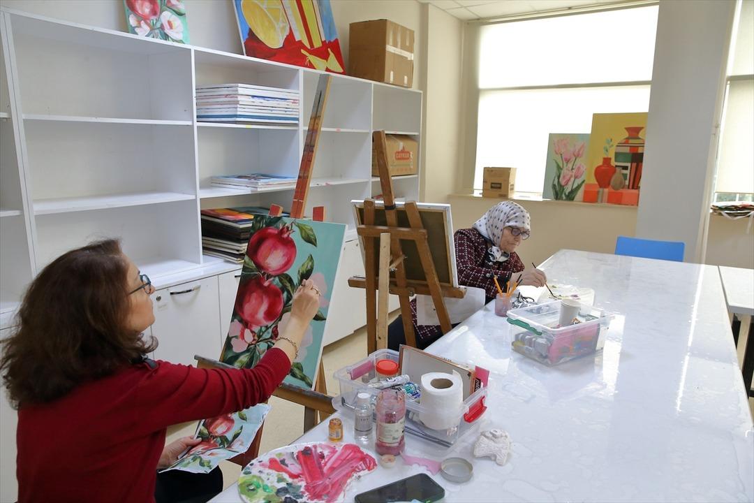 Hayat boyu &ouml;ğrenci: 76 yaşında diploma aldı, 81 yaşında t&uuml;m ezberleri bozdu! 8