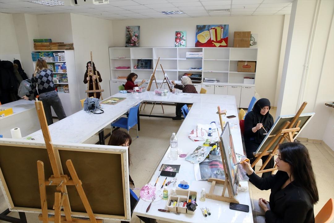 Hayat boyu &ouml;ğrenci: 76 yaşında diploma aldı, 81 yaşında t&uuml;m ezberleri bozdu! 9