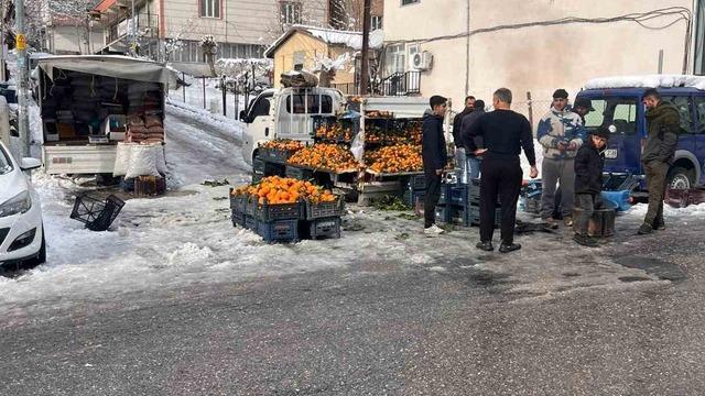 Kulp’ta kar esareti: Pazar esnafının büyük çoğunluğu tezgah açamadı