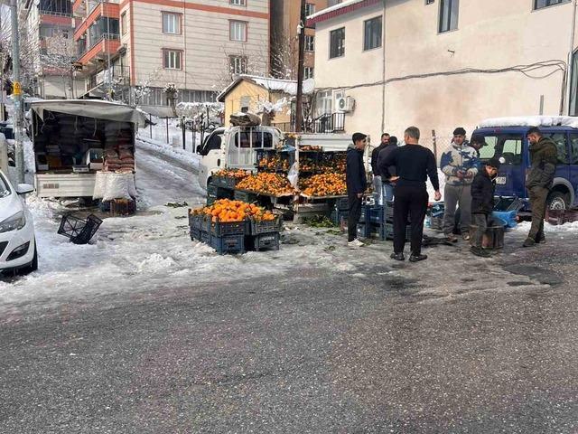 Kulp&rsquo;ta kar esareti: Pazar esnafının b&uuml;y&uuml;k &ccedil;oğunluğu tezgah a&ccedil;amadı