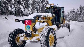 Son dakika: Sinop&rsquo;ta karla m&uuml;cadele: 4 bin km yol a&ccedil;ıldı