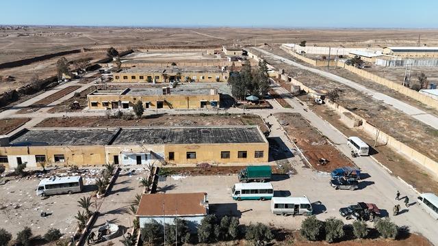 Suriye'deki hapishaneden gelen görüntüler gündem oldu! Kamuflaj detayı dikkat çekti