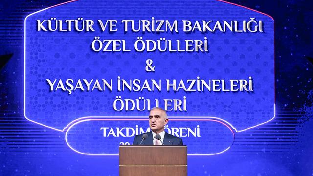 Kültürün hafızasını taşıyan ustalara ödül! Bakan Ersoy: Bu milletin bağrından daha nice insan hazineleri çıkacak