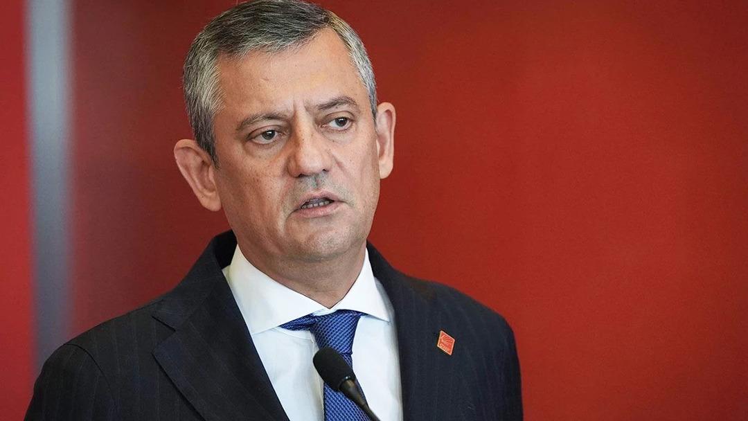 Bakan Kurum dan &Ouml;zel e  deprem b&ouml;lgesi  tepkisi: "Tek bir tuğla koymadınız, bari g&ouml;lge etmeyin" 2