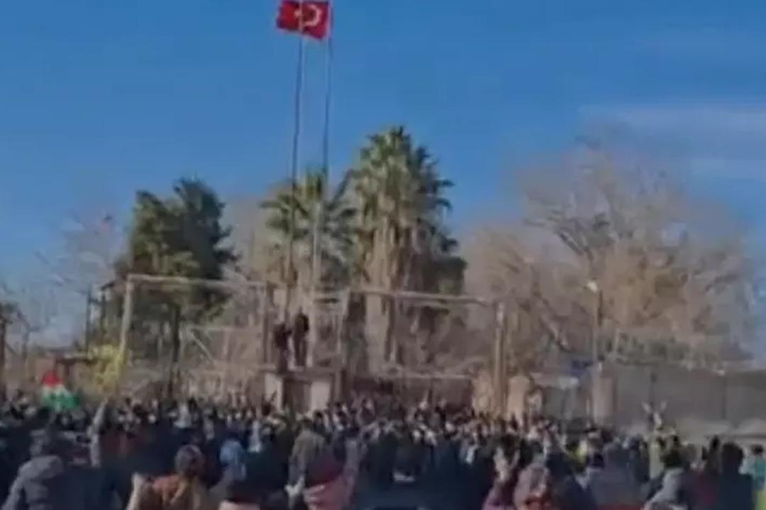 Bakan Tun&ccedil; a&ccedil;ıkladı! Hain saldırıda 35 kişi tutuklandı: "Bu al&ccedil;ak girişimi lanetliyorum" 1