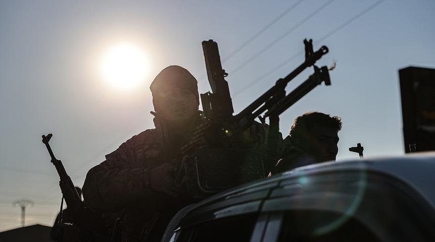 Şam ve YPG arasında anlaşma! 4 g&uuml;n s&uuml;re verildi: Şehir merkezlerine girilmeyecek