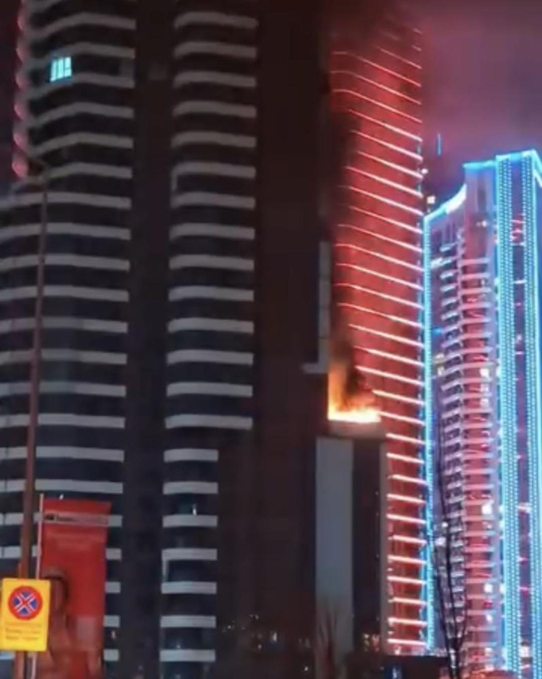 İzmir&rsquo;de l&uuml;ks yapıda yangın paniği 2