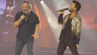 Son dakika: Tarkan konserinde Cem Yılmaz da sahneye &ccedil;ıktı: İkilinin 'Kuzu kuzu' d&uuml;eti ve dansı olay oldu 