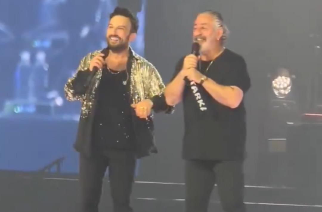 Tarkan konserinde Cem Yılmaz da sahneye &ccedil;ıktı: İkilinin  Kuzu kuzu  d&uuml;eti ve dansı olay oldu  4