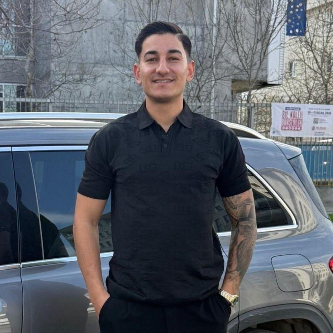 Burak Tuncel suikast anı kamerada! Maskeleriyle ara&ccedil;tan inip, 37 kurşun sıkmışlar 1