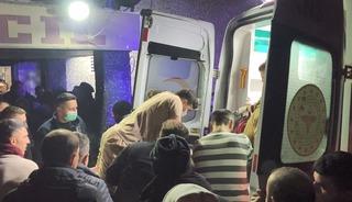 Kalbi duran yaralı i&ccedil;in doktor sedye &uuml;zerinde kalp masajı yaptı