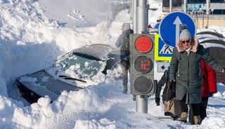 Trafik lambaları kara g&ouml;m&uuml;ld&uuml;