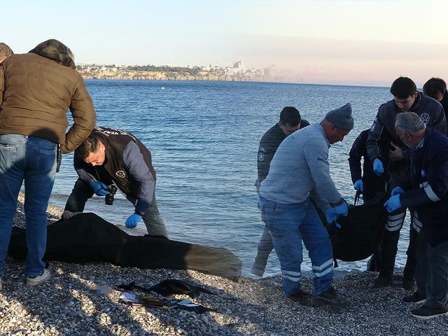Balık tutarken oltasına ceset takıldı!
