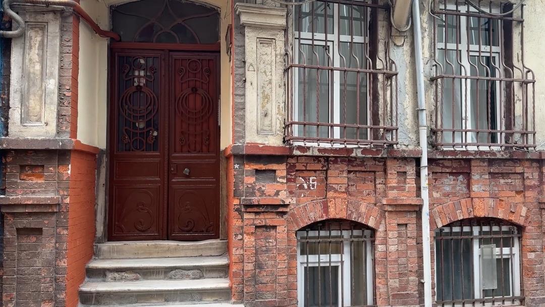 İngiliz profes&ouml;r Beyoğlu nda misafir kaldığı evde &ouml;l&uuml; bulundu: "Yaptığına altın vuruş diyorlarmış" 2