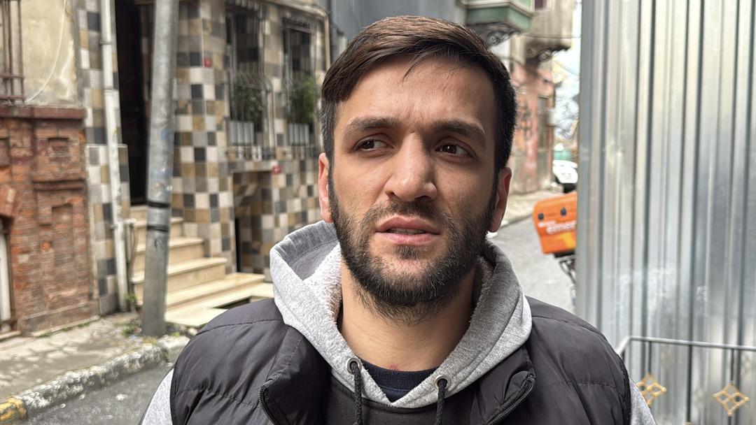 İngiliz profes&ouml;r Beyoğlu nda misafir kaldığı evde &ouml;l&uuml; bulundu: "Yaptığına altın vuruş diyorlarmış" 6