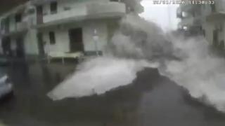 Akdeniz'de etkisini sürdürüyor: Harry Kasırgası limanları sular altında bıraktı!