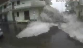 Akdeniz'de etkili: Kasırga limanları yıktı ge&ccedil;ti