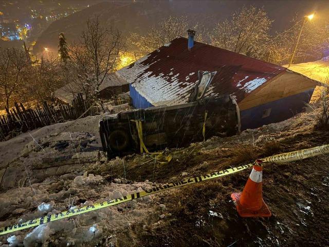 Artvin&rsquo;de trafik kazası: 1 &ouml;l&uuml;, 1 yaralı 1