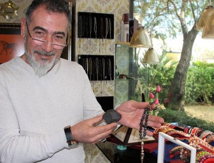 Meteor taşından tespih ürettiler G3