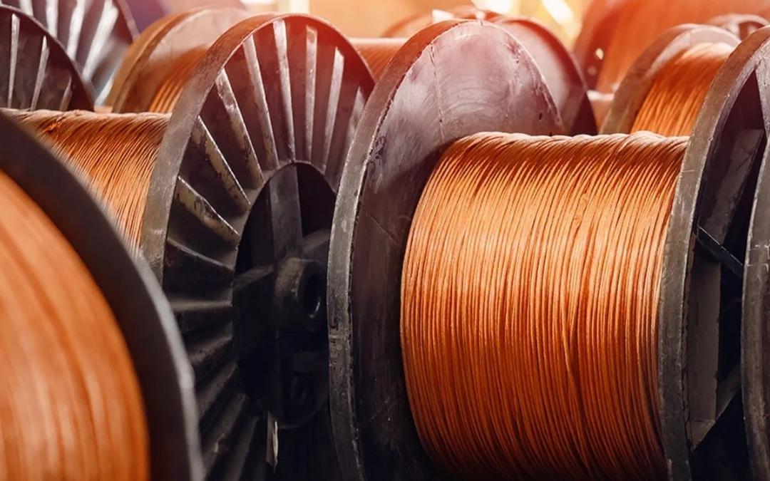 Altın ve g&uuml;m&uuml;ş&uuml;n tahtı sallantıda! Dev banka a&ccedil;ıkladı: 2026 nın "Yeni altını" olacak 1