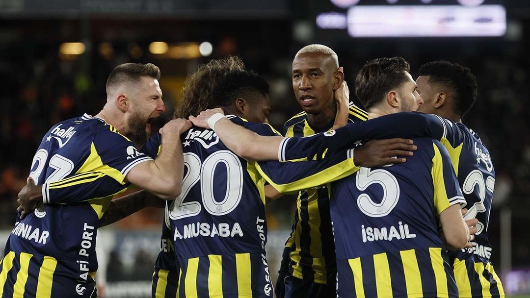 S&uuml;per Lig de favori ilk kez değişti! D&uuml;nyaca &uuml;nl&uuml; tahmin sitesi a&ccedil;ıkladı: İşte S&uuml;per Lig in şampiyonu 1