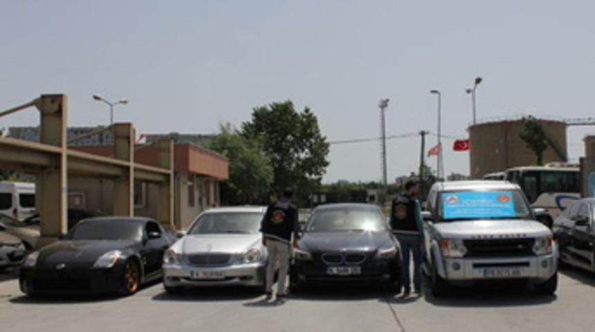 Milyonluk lüks otomobiller gümrüğe takıldı