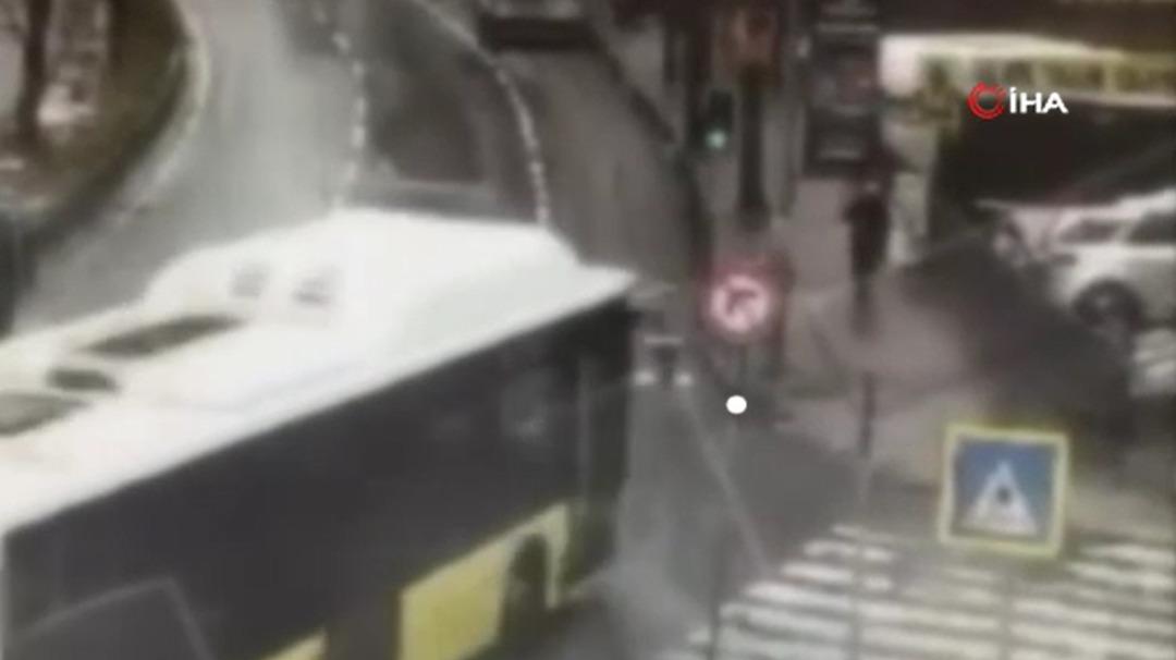 İETT otob&uuml;s&uuml; durağa dalmıştı! Faciadan kıl payı kurtulmuş: O anlar kamerada 2