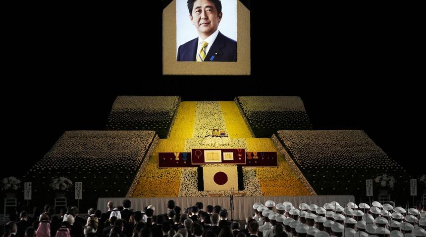 Eski Japonya Başbakanı Shinzo Abe&rsquo;nin katiline m&uuml;ebbet hapis