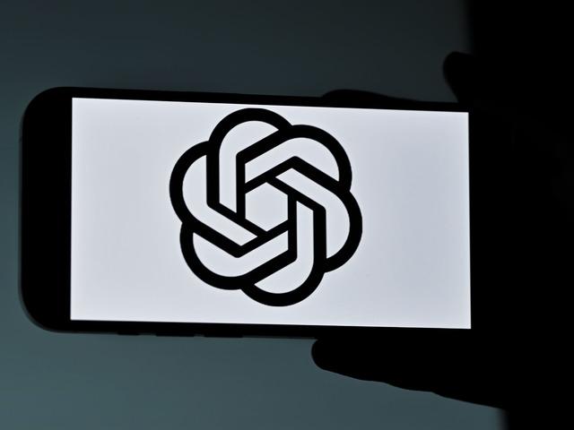 'Gizemli' ilk cihaz i&ccedil;in tarih verildi: Hedef 40-50 milyon satış