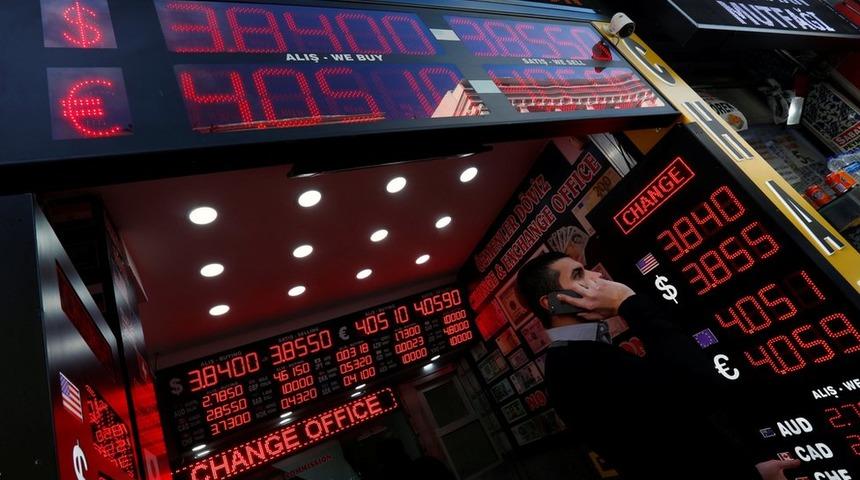 Fitch kararı öncesi TL'de değer kaybı