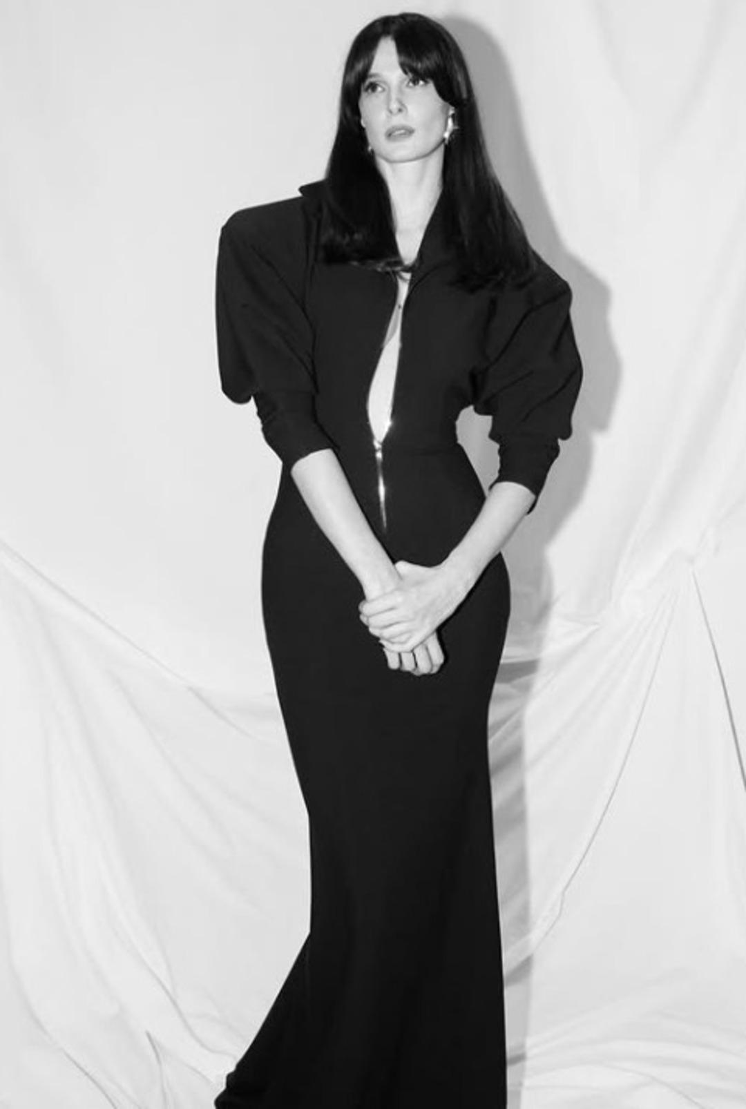 Eşref R&uuml;ya nın yıldızı B&uuml;şra Develi Riyad a damga vurdu! Derin dekoltesiyle mest etti  3