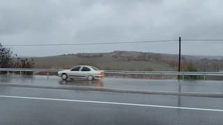 Son dakika: Yeni yapılan yolda yaşanan &ccedil;&ouml;kme kazalara daveti &ccedil;ıkarıyor