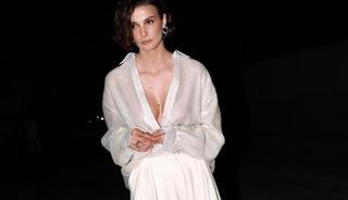 Riyad'a damga vurdu! Derin dekoltesiyle mest etti  