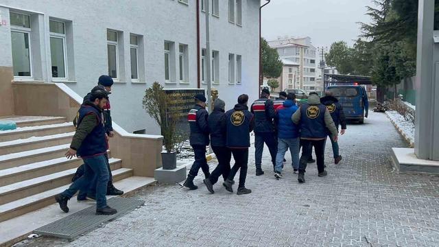 Yaşlı kadını dolandıranlar JASAT’tan kaçamadı