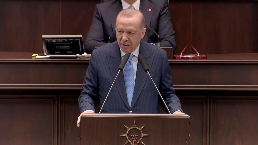 Cumhurbaşkanı Erdoğan dan en d&uuml;ş&uuml;k emekli maaşı a&ccedil;ıklaması! Bayrak provokasyonuna sert tepki: "Hesabını hainlerden soracağız" 1