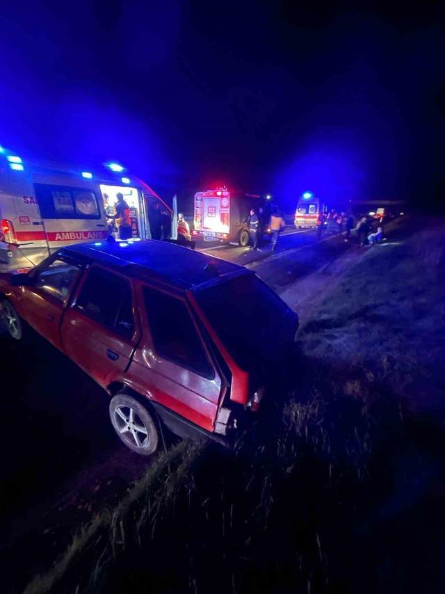 Kırklareli&rsquo;de otomobiller &ccedil;arpıştı: 6 yaralı 2