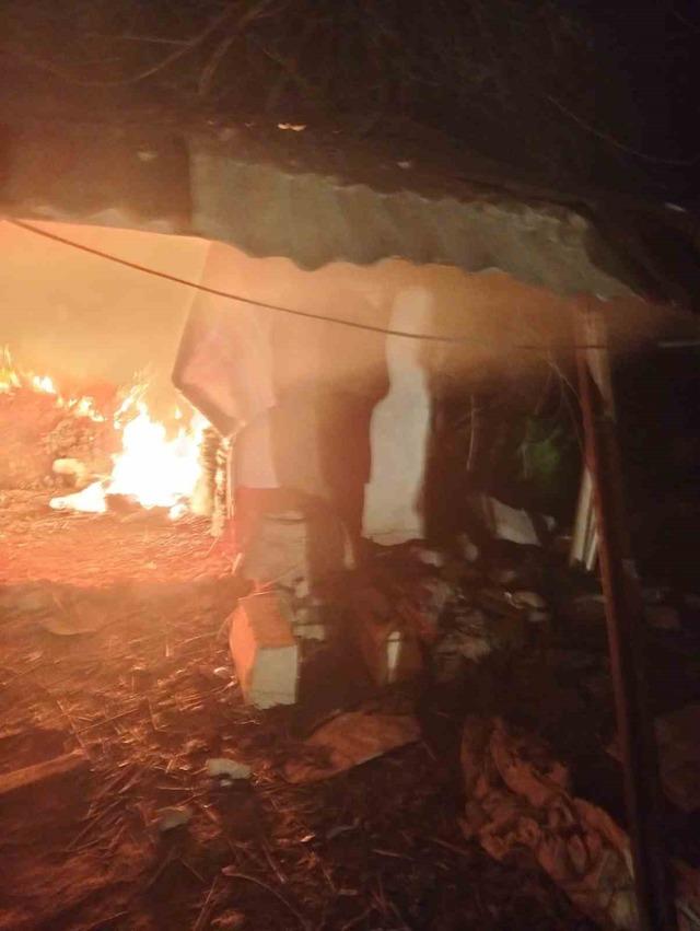 Kursun odunluk deposunda &ccedil;ıkan yangın korkuttu 1