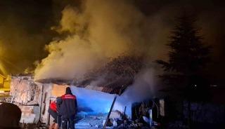 Kursun odunluk deposunda &ccedil;ıkan yangın korkuttu