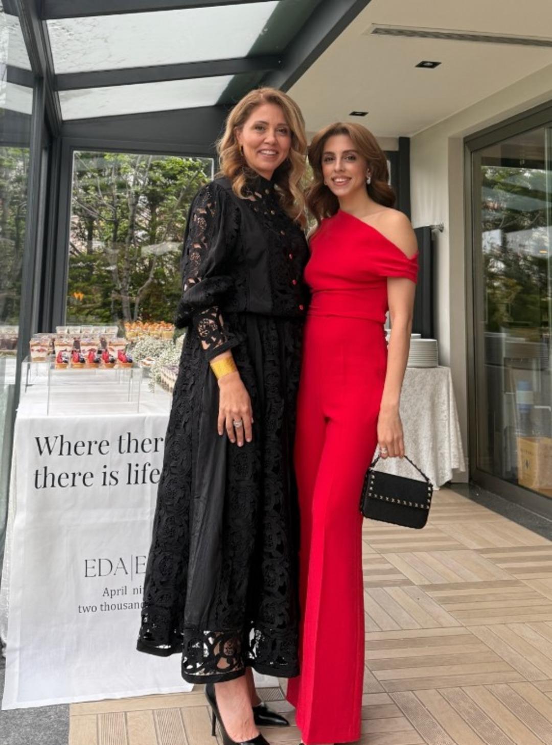 Esra Erol un avukatı H&uuml;lya Kuran ın kızını g&ouml;renler aynı şeyi s&ouml;yledi!  Tıpkı annesi   2