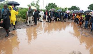 G&uuml;ney Afrika'da sel: 37 &ouml;l&uuml;