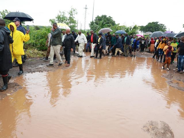 G&uuml;ney Afrika'da sel: 37 &ouml;l&uuml;