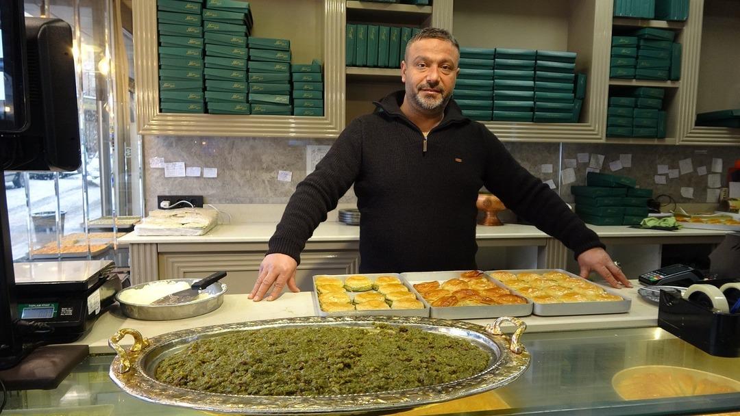 Geleneksel lezzetleri gen&ccedil; nesile sevdirmek istedi:  Burger tatlı  ortaya &ccedil;ıktı 2