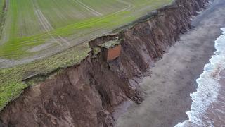 Son dakika: D&uuml;nyanın konuştuğu g&ouml;r&uuml;nt&uuml;ler! N&uuml;kleer sığınak u&ccedil;urumda asılı kaldı