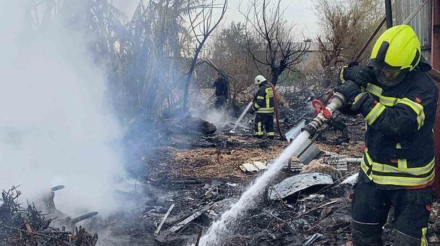 Hurdalıkta &ccedil;ıkan yangın g&ouml;ky&uuml;z&uuml;n&uuml; kara dumanla kapladı 2