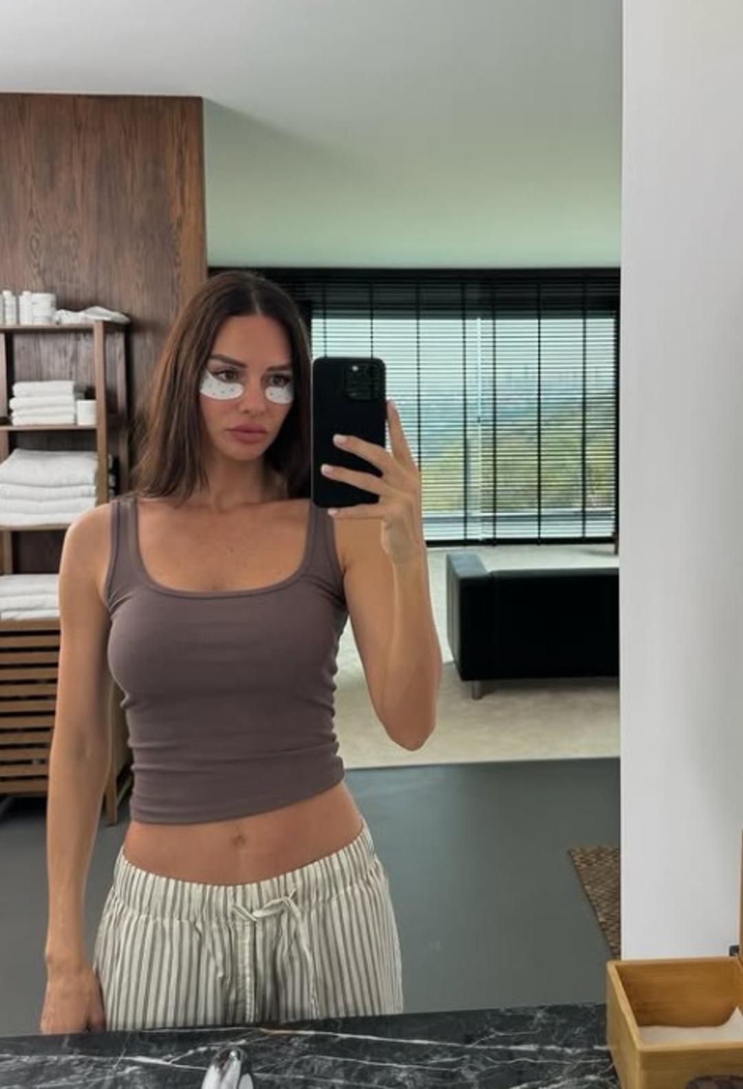 Boşandıktan sonra l&uuml;ks siteye taşındı! Yasemin Ergene yeni evini paylaştı  7