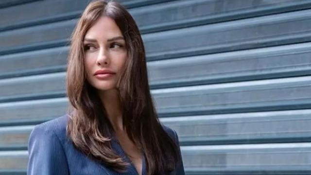 Boşandıktan sonra l&uuml;ks siteye taşındı! Yeni evini paylaştı 