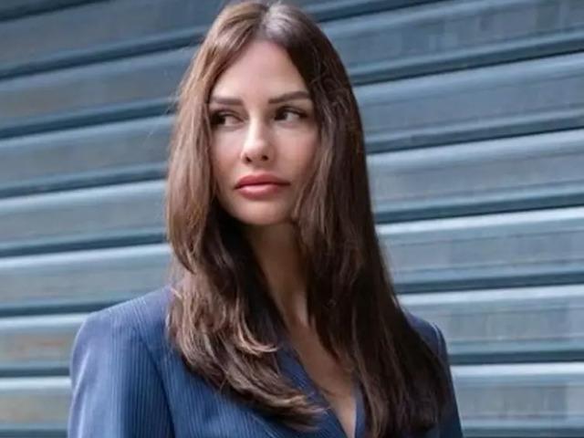 Boşandıktan sonra l&uuml;ks siteye taşındı! Yeni evini paylaştı  