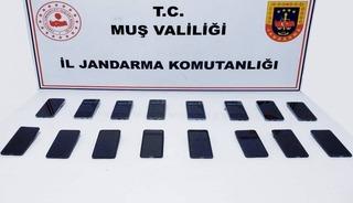 Bulanık&rsquo;ta 16 adet ka&ccedil;ak cep telefonu ele ge&ccedil;irildi