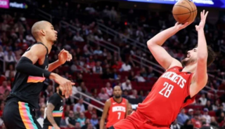 Alperen Şeng&uuml;n'den Spurs karşısındaki galibiyete "triple-double" eşiğinde katkı